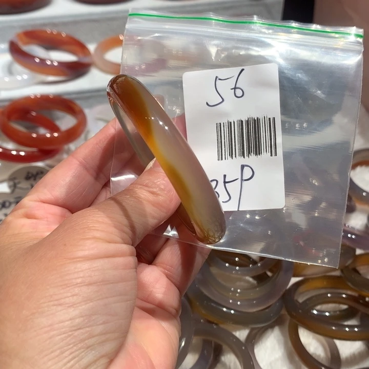 玛瑙/玉髓手镯未镶嵌56