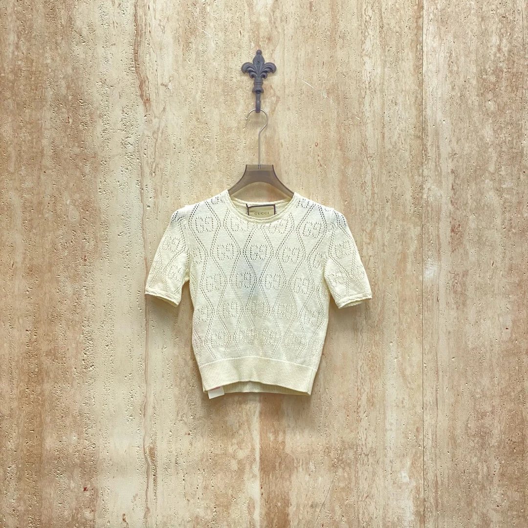 全新未使用 GUCCI/古驰 米白色菱形格镂空双G针织短袖/xs码/32045