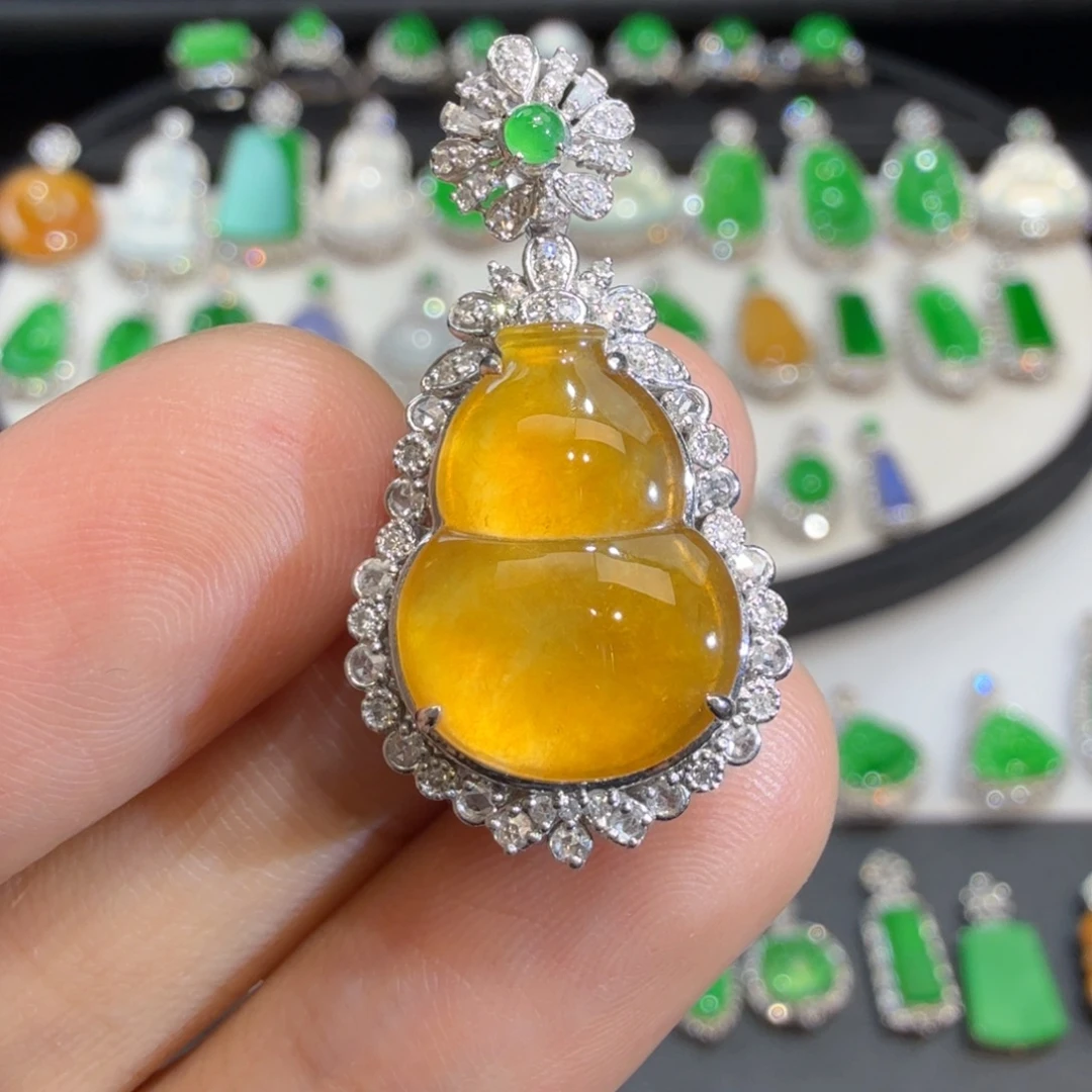 颈饰18K金镶嵌翡翠收到货48小时鉴赏期