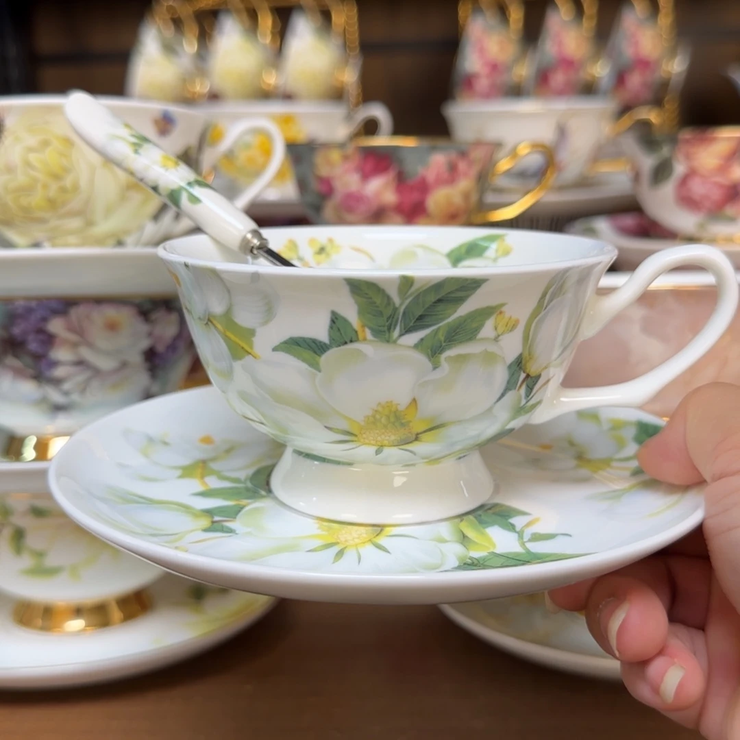 45%以上骨粉骨瓷素雅茶花一杯一碟一勺快递装（拍两套送杯架）