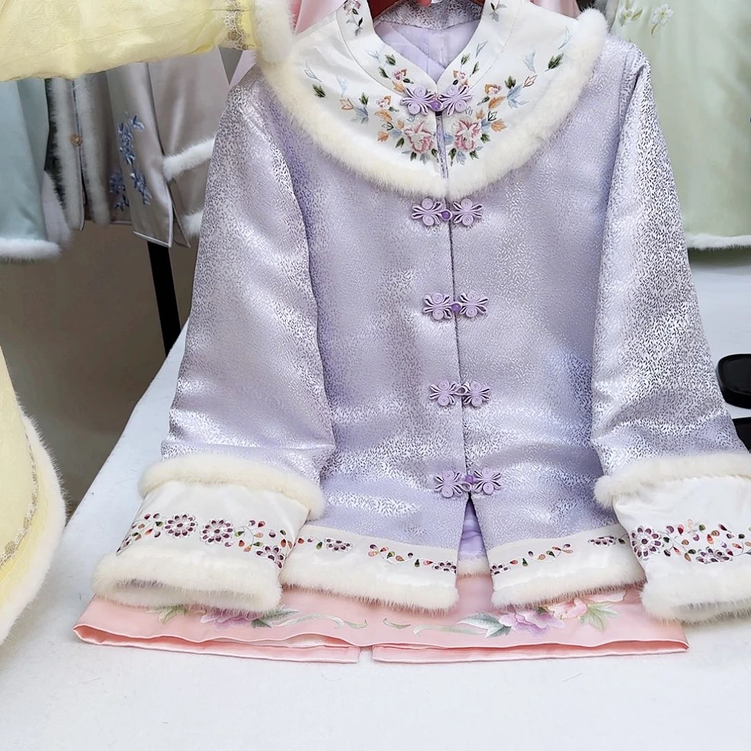 织绣真丝紫色对襟棉服