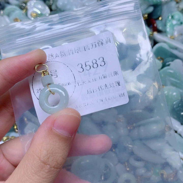 吊坠(不含链)未镶嵌翡翠