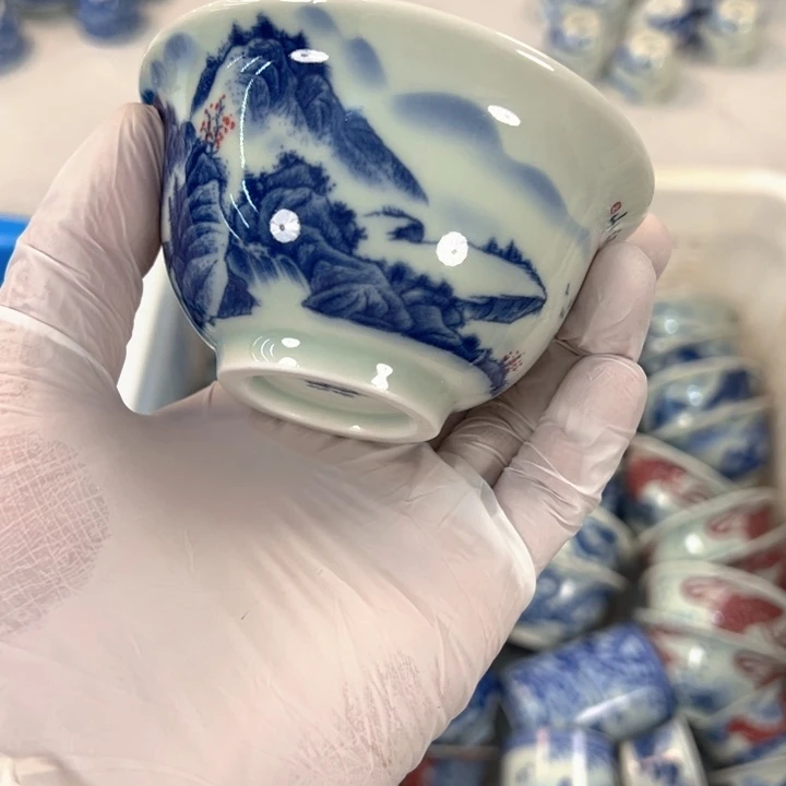 瓷片白青花万里江山压手杯主人全品