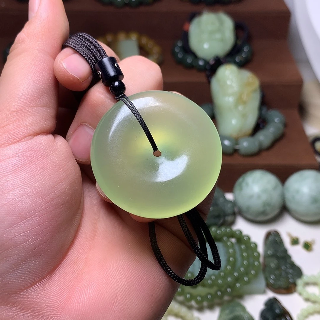 未镶嵌蛇纹石玉颈饰