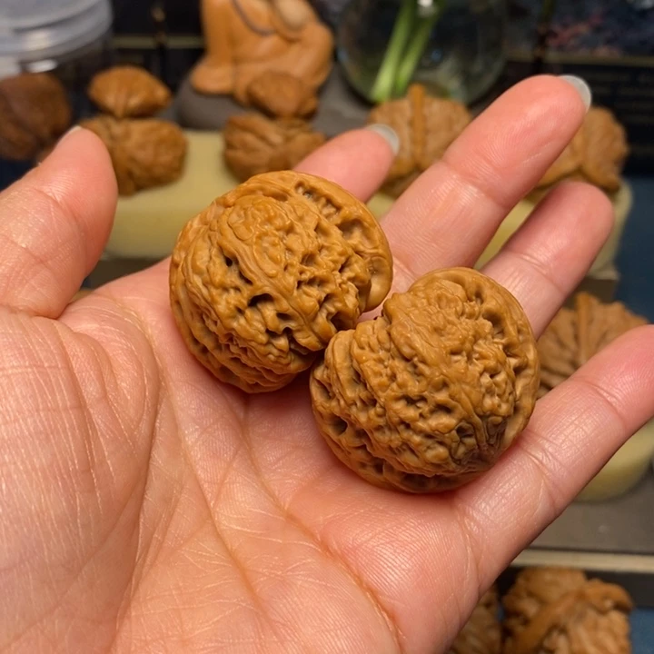 【闪购商品】把件文玩核桃南疆石