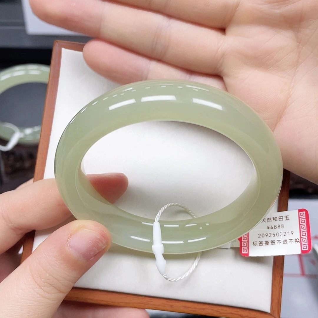 和田玉未镶嵌手镯