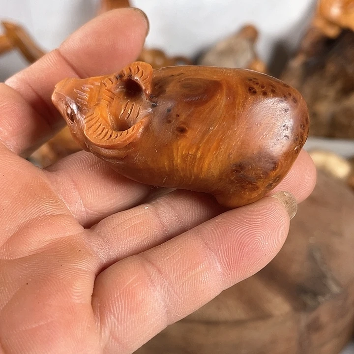 柏木董**饼崖相手把件牛气冲天