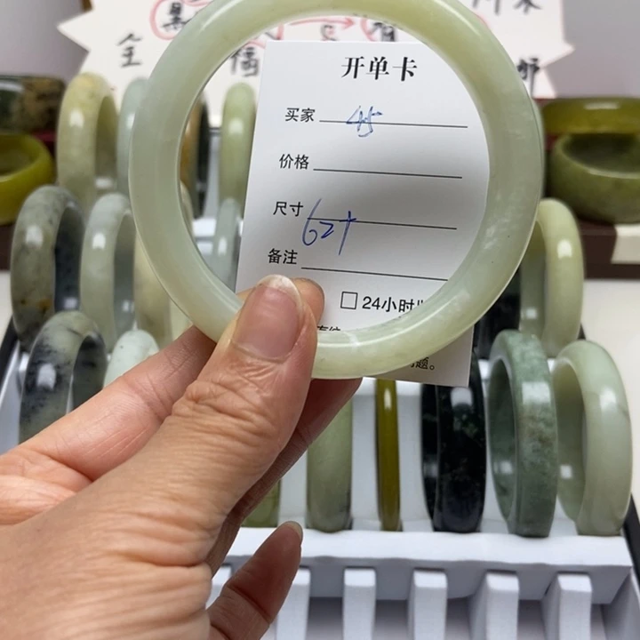 未镶嵌蛇纹石玉手镯