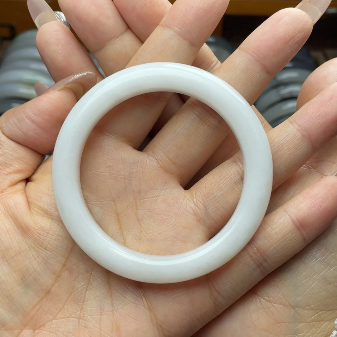 喜***羽和田玉未镶嵌手镯福利