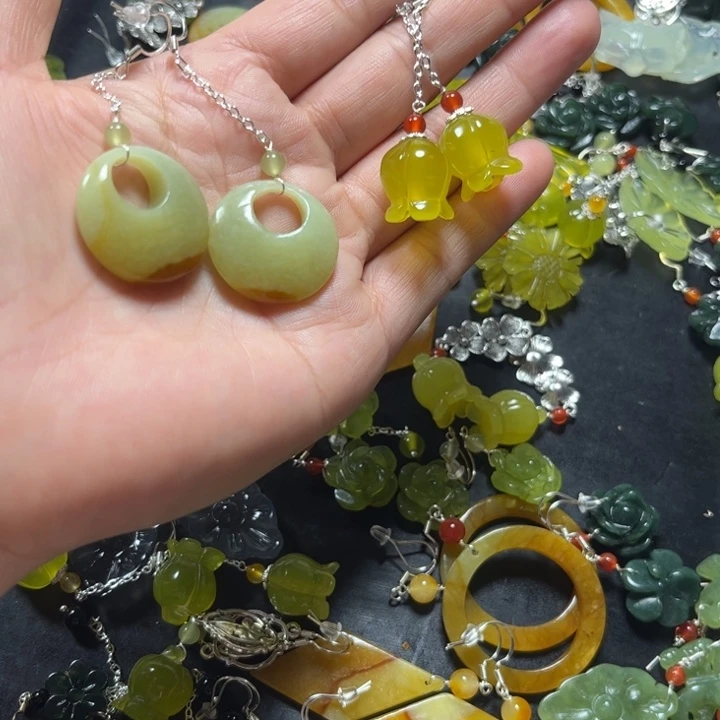 蛇纹石玉合金耳饰