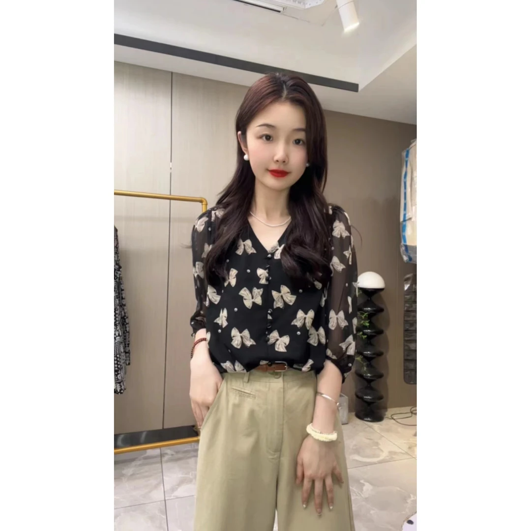 A06191-1  2025夏季新款时尚显瘦V领蝴蝶结七分袖小衫