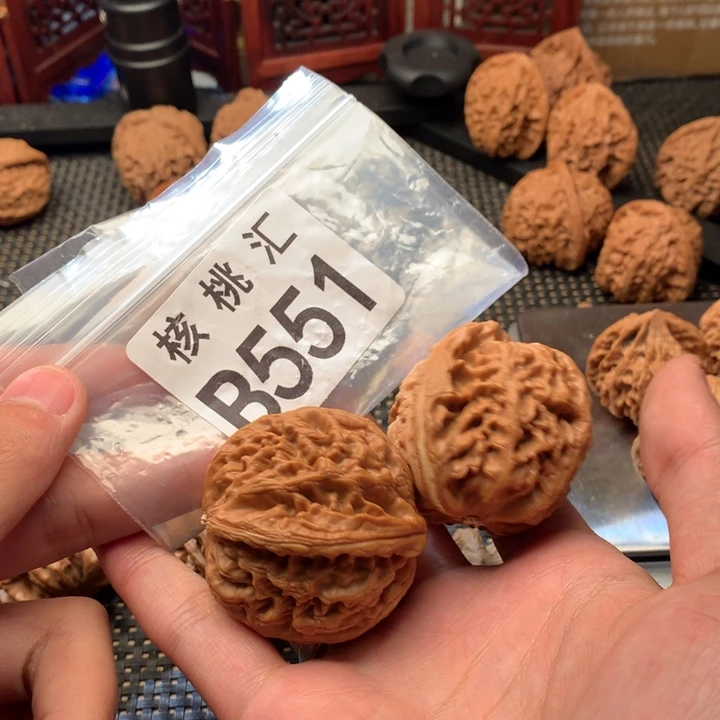 文玩核桃吊坠红锦鲤