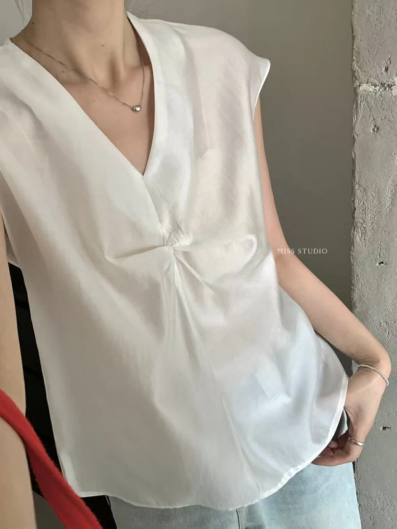 密思@33189 夏日清爽感气质V领褶皱纯色小衫（85的精品天天）