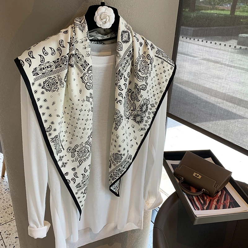 Miss both新款简约白色多功能披肩纯色极简菱形巾凉感三角丝巾ins