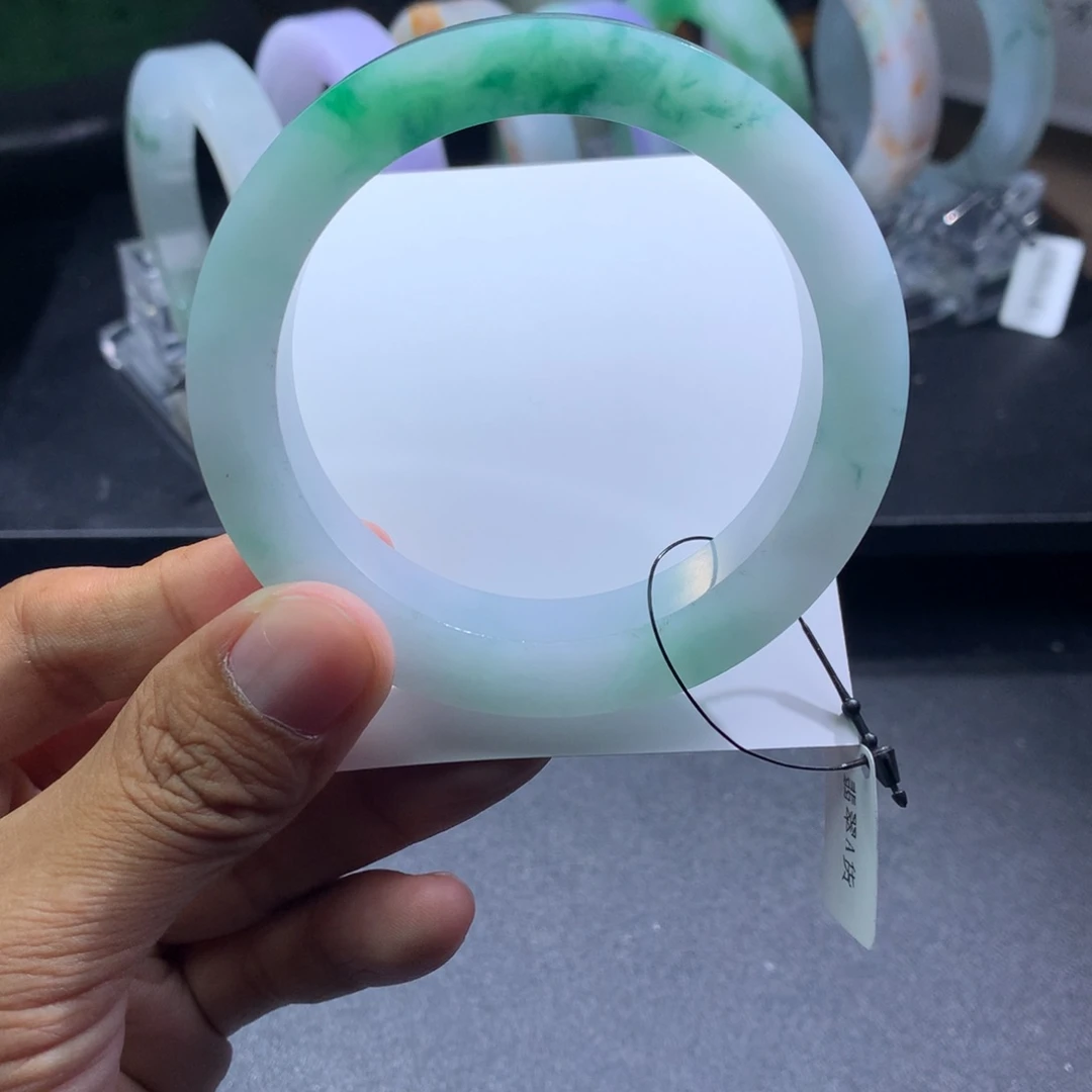 未镶嵌翡翠手镯定制翡翠