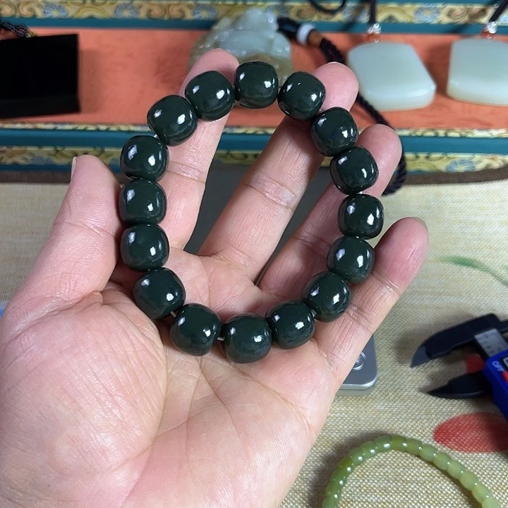 和田玉未镶嵌颈饰河****长