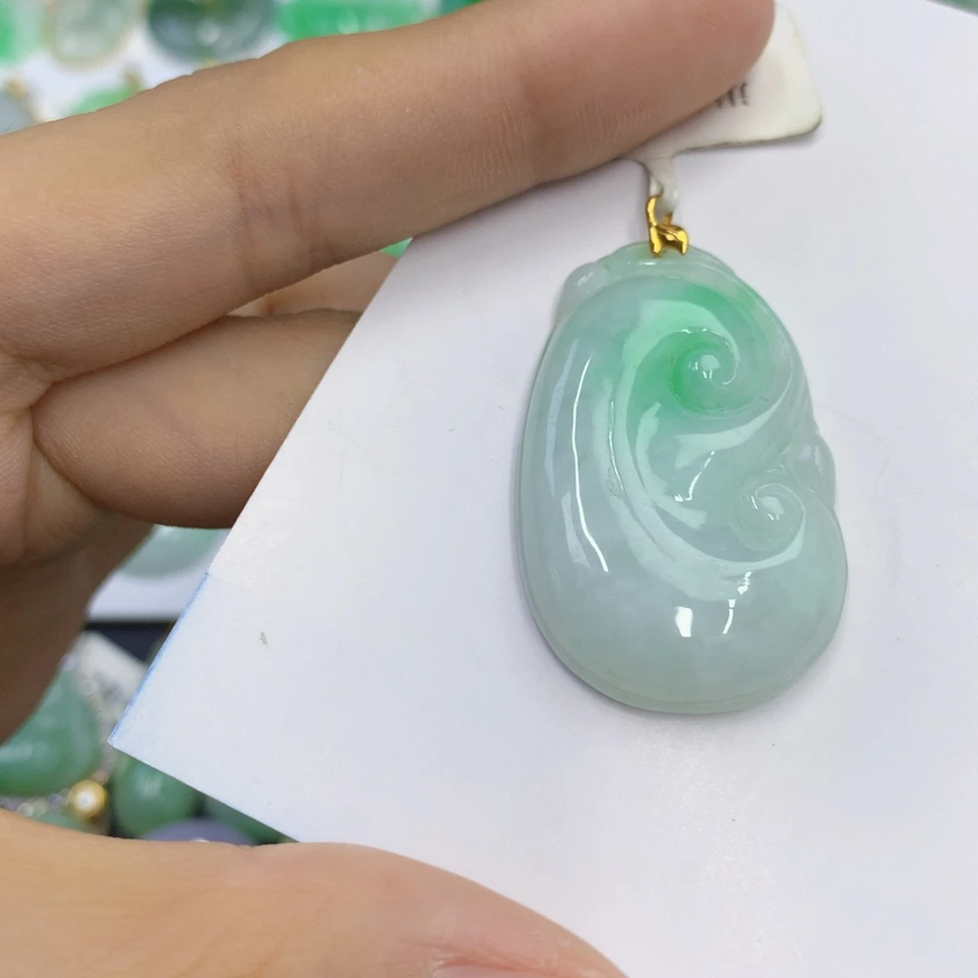 翡翠18K金镶嵌颈饰翡翠