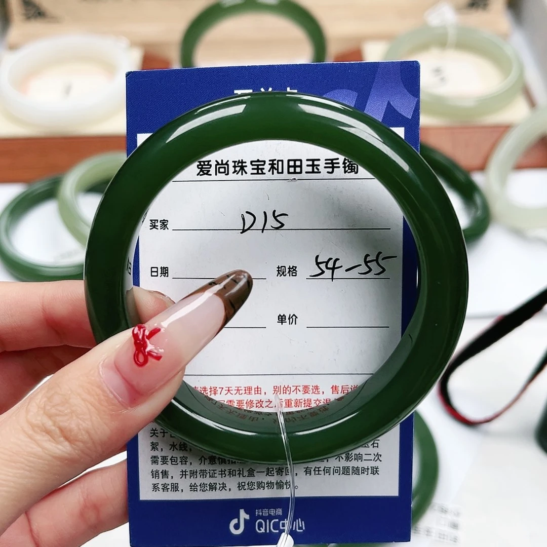 和田玉手镯未镶嵌我***?