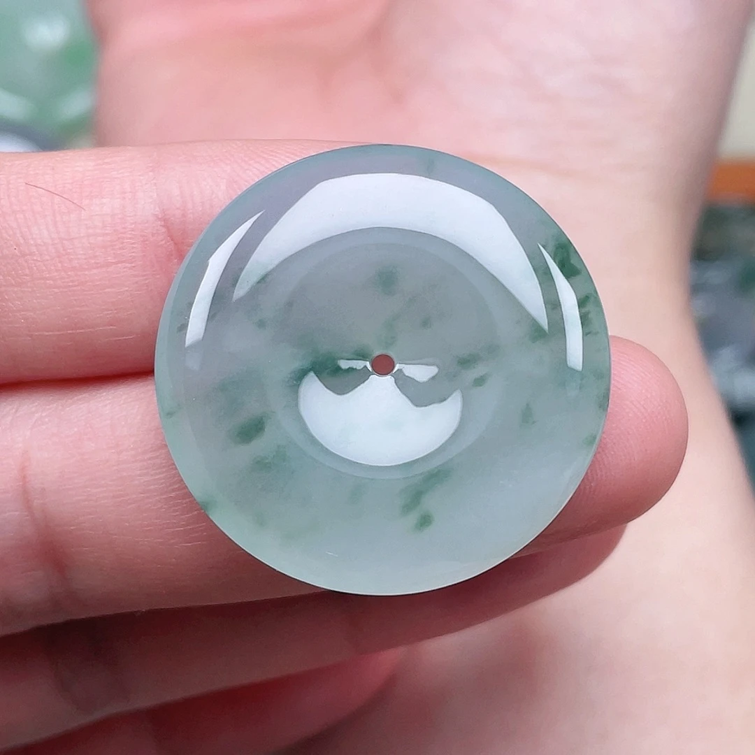 翡翠未镶嵌颈饰平安扣