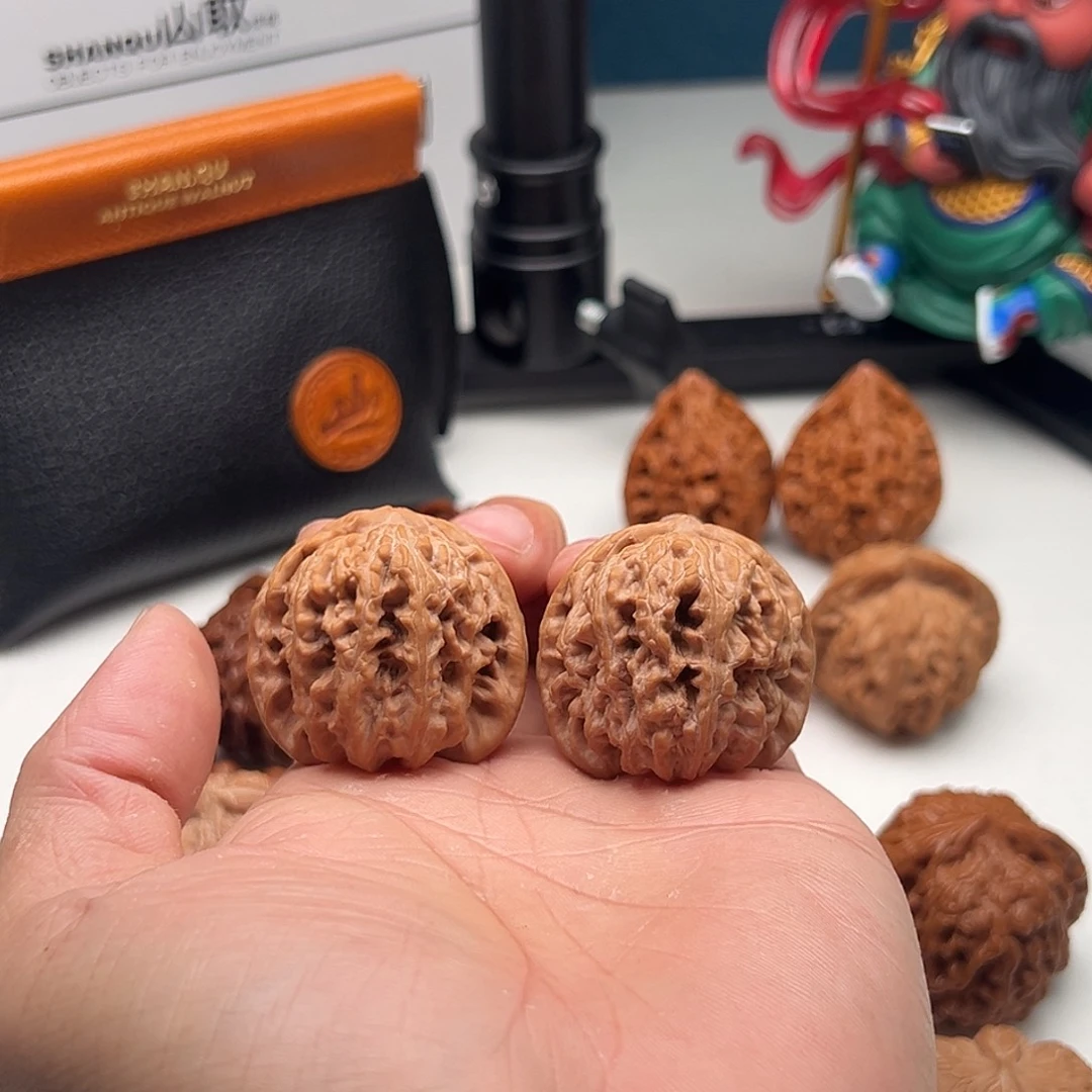 利***飒文玩核桃吊坠麒麟纹