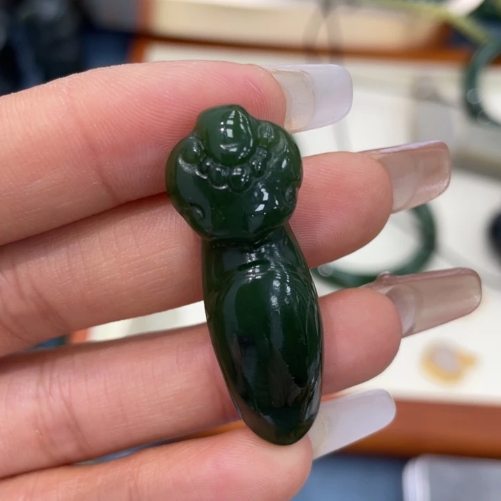 和田玉吊坠(不含链)未镶嵌处理品