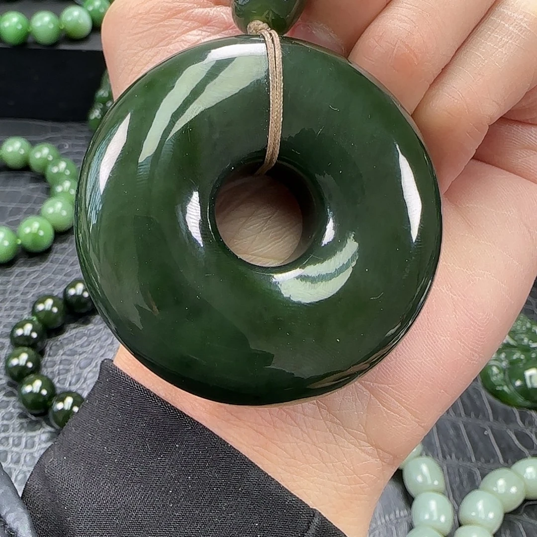 东***荡和田玉未镶嵌珠宝奇石