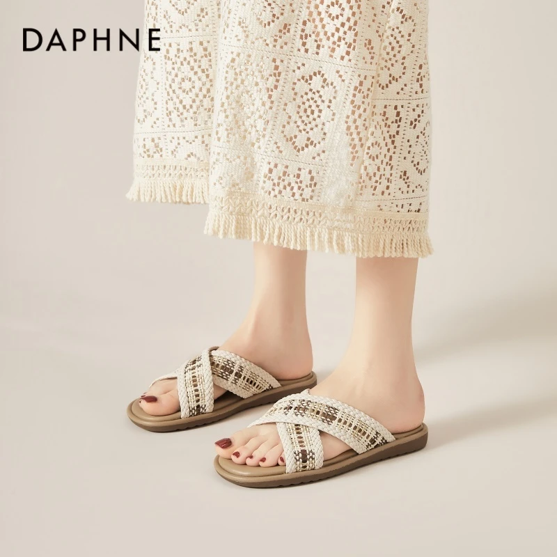 达芙妮法式气质凉拖鞋女2025夏季轻便交叉平底一字拖沙滩外穿凉拖