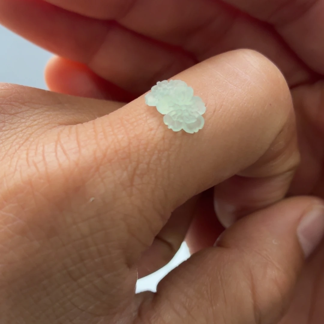 定制翡翠未镶嵌花花