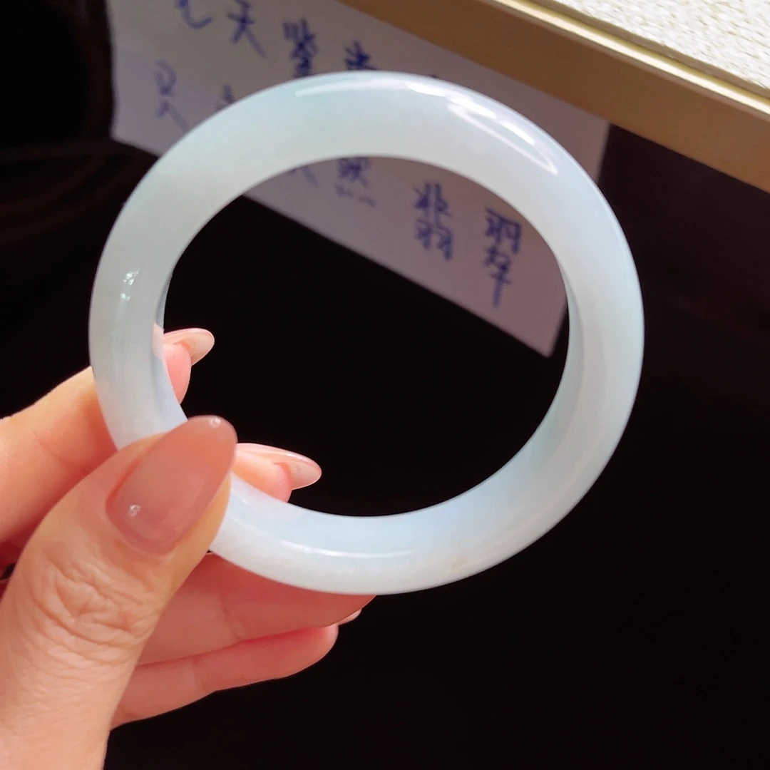 翡翠手镯未镶嵌手镯