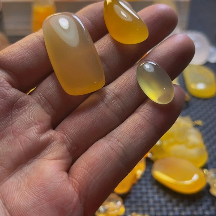 唐***姐未镶嵌旦面石英质玉