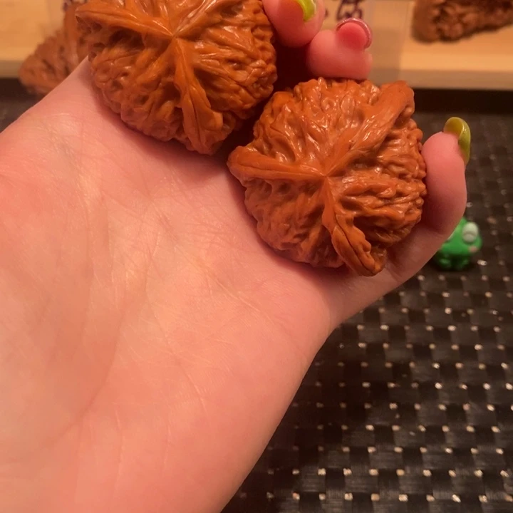 文玩核桃把件余**妳核桃。宫灯。41.42