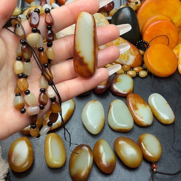 ‘***’和田玉未镶嵌颈饰