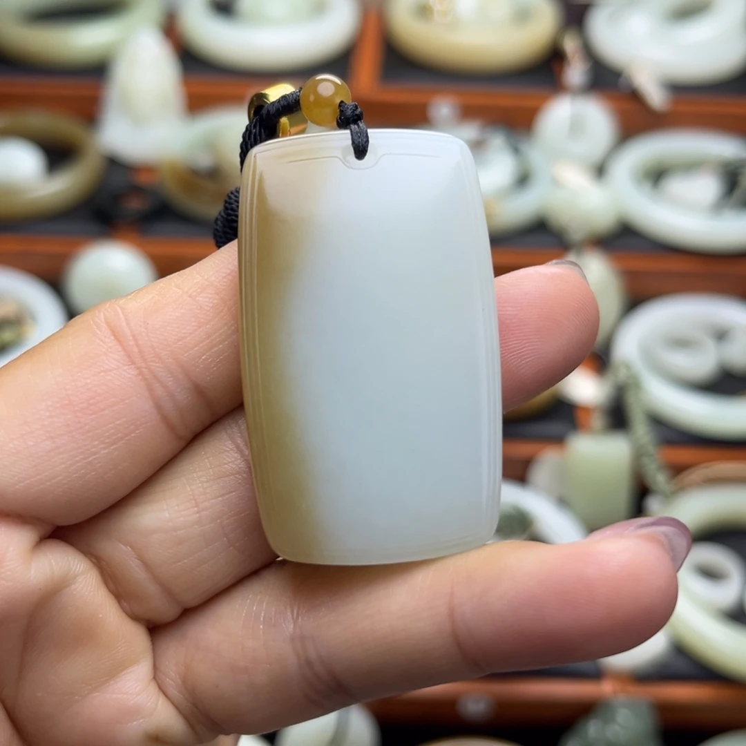 和田玉（糖玉）未镶嵌颈饰且末蓝糖