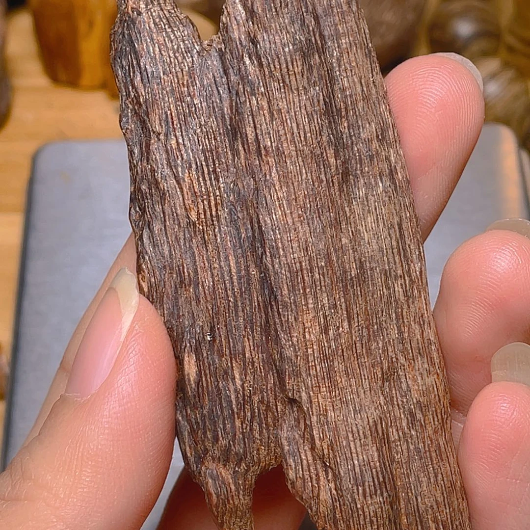 杨***爷沉香莱特九分沉原料11.8克