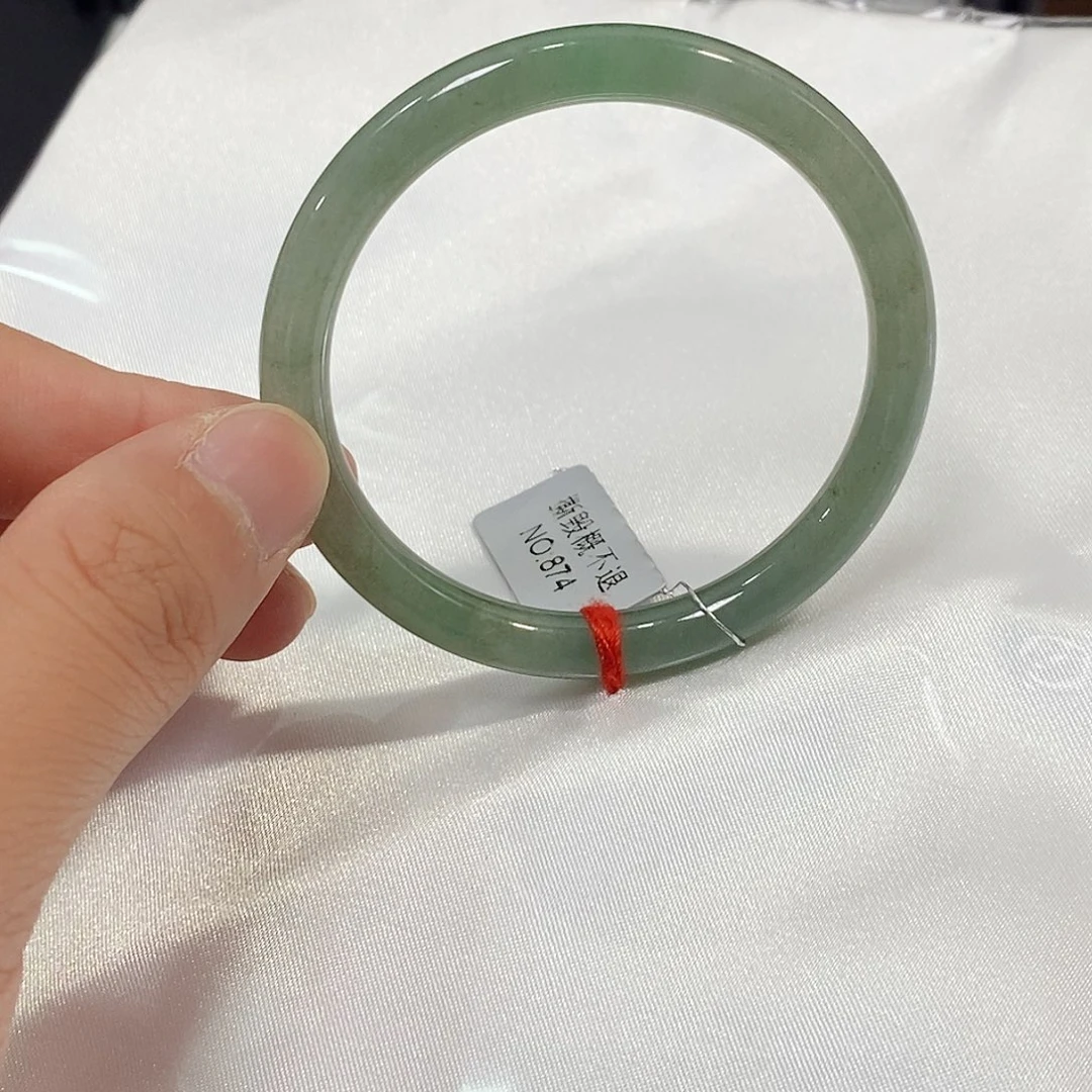 翡翠未镶嵌手镯（圆镯）