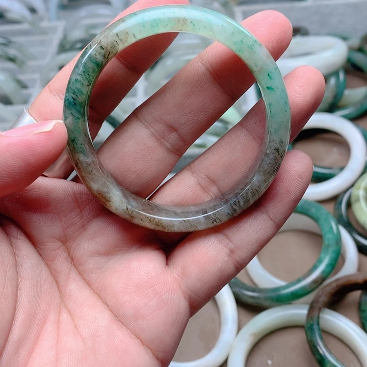 独山玉未镶嵌手镯53