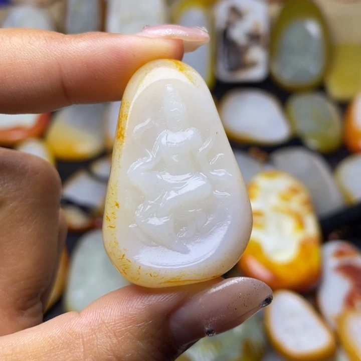 【闪购商品】和田玉未镶嵌颈饰问*