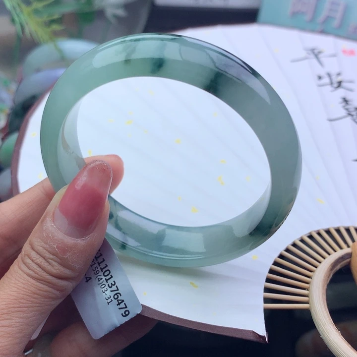翡翠手镯未镶嵌天然翡翠手镯