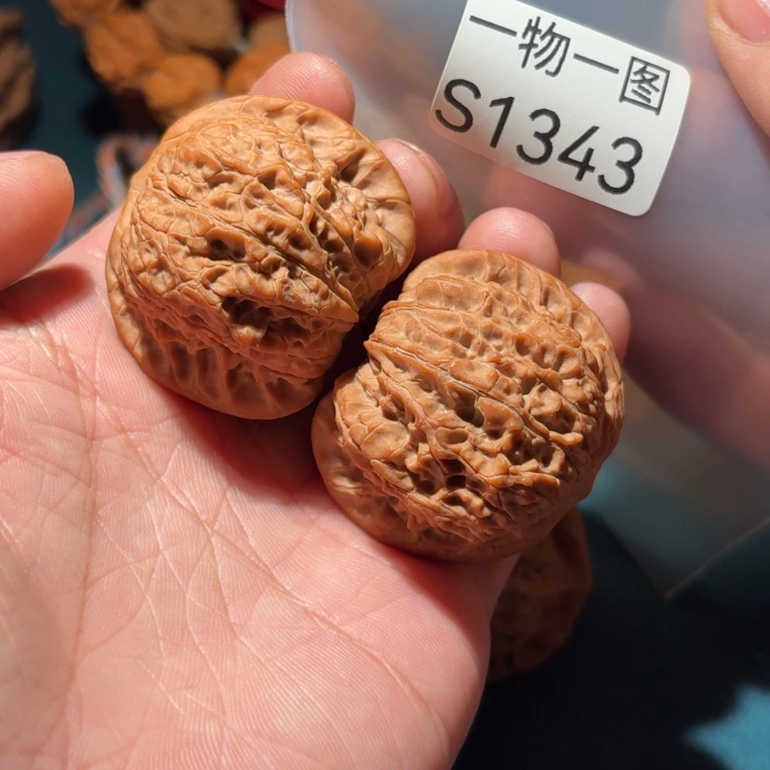文玩核桃把件血麒麟