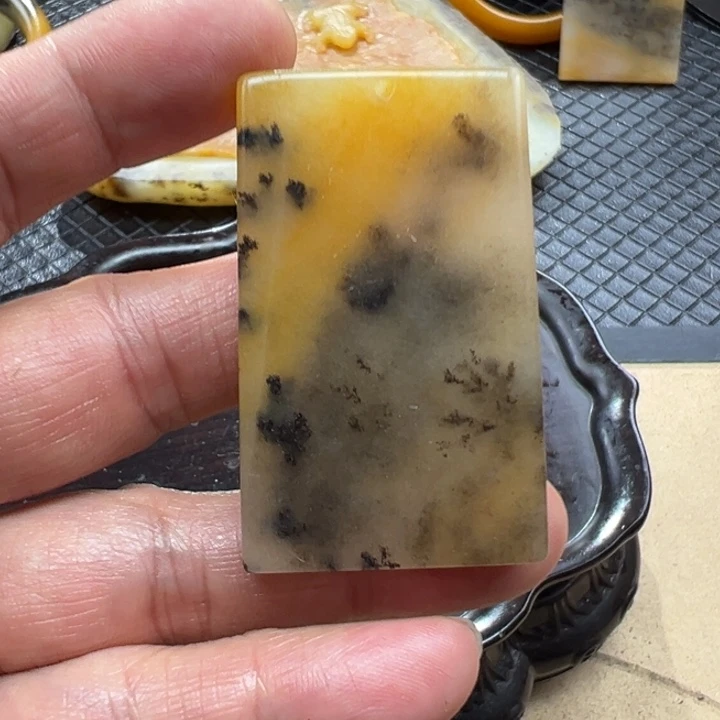 石英质玉（黄龙玉）颈饰未镶嵌淡*