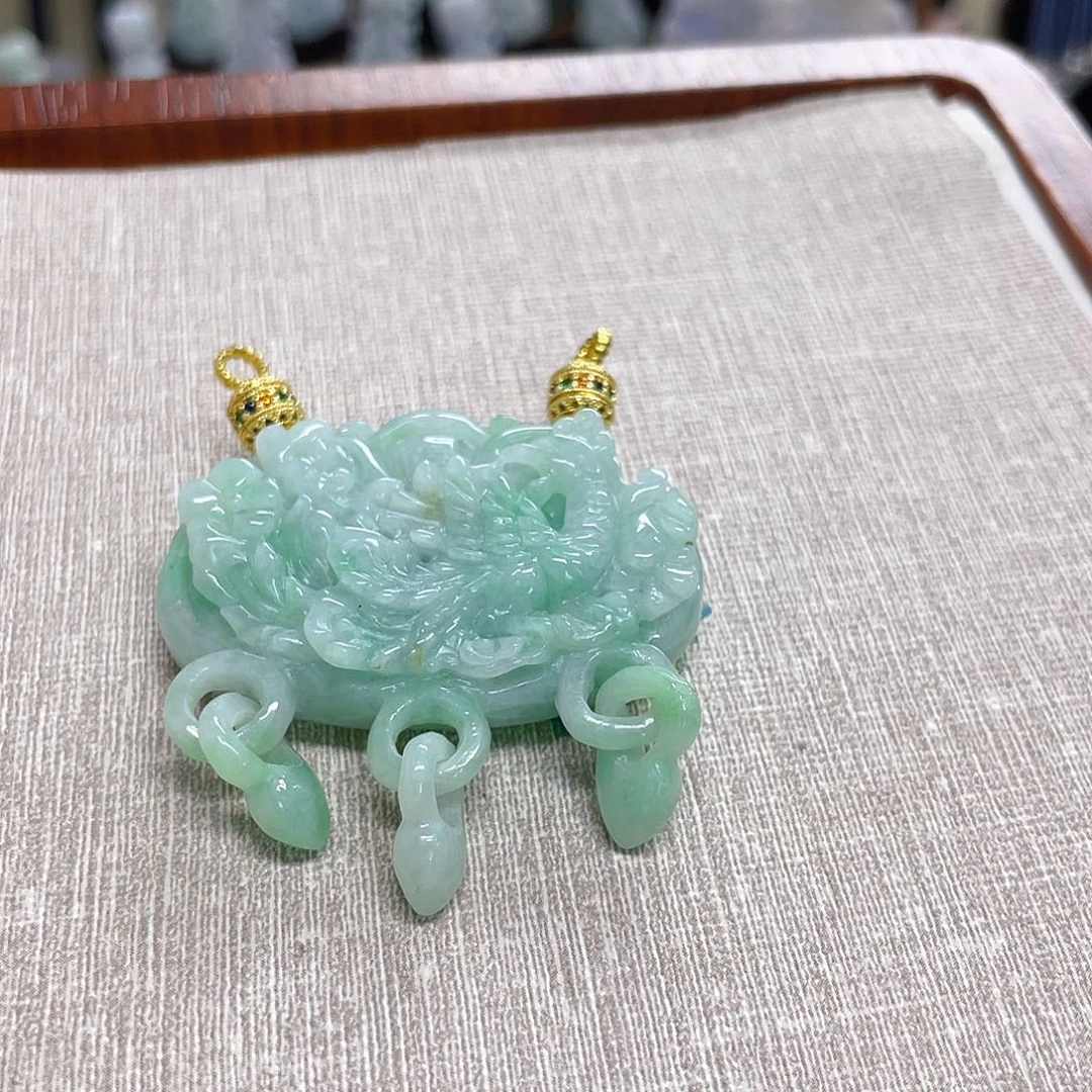 翡翠未镶嵌颈饰凤锁