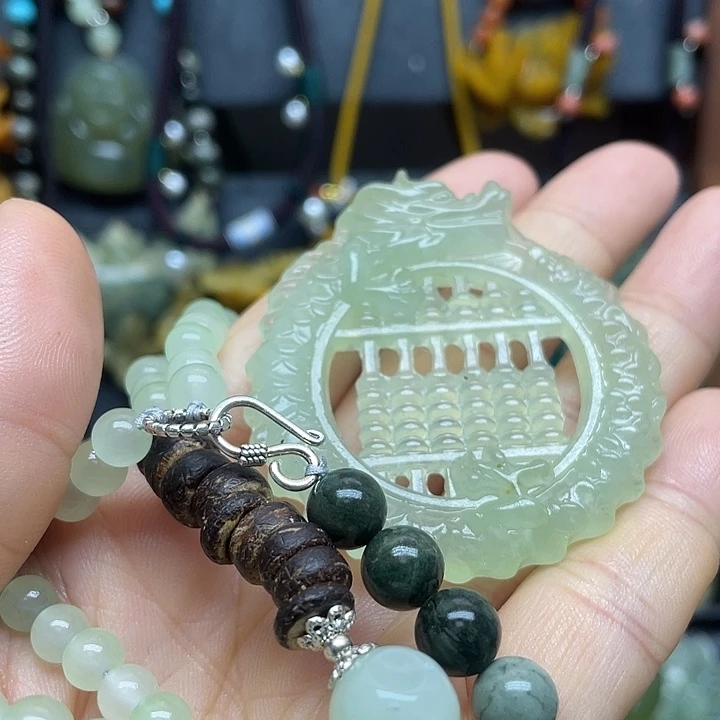 未镶嵌蛇纹石玉颈饰