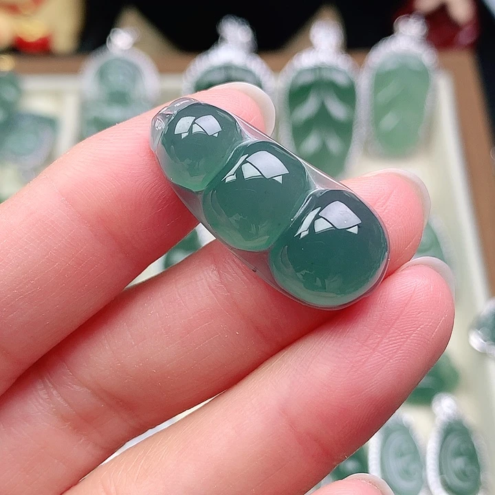 颈饰未镶嵌翡翠吊坠