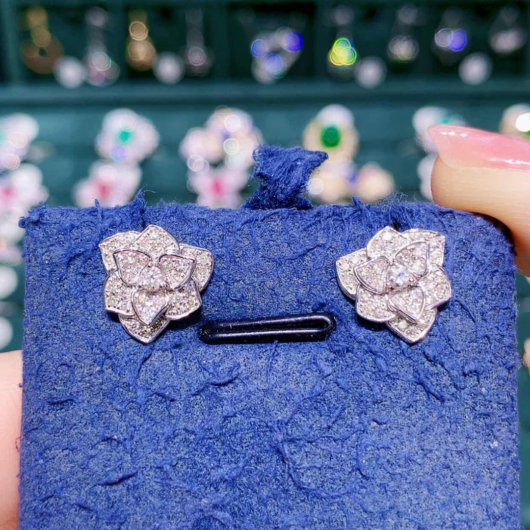 【闪购商品】钻石耳饰18K金镶嵌耳钉