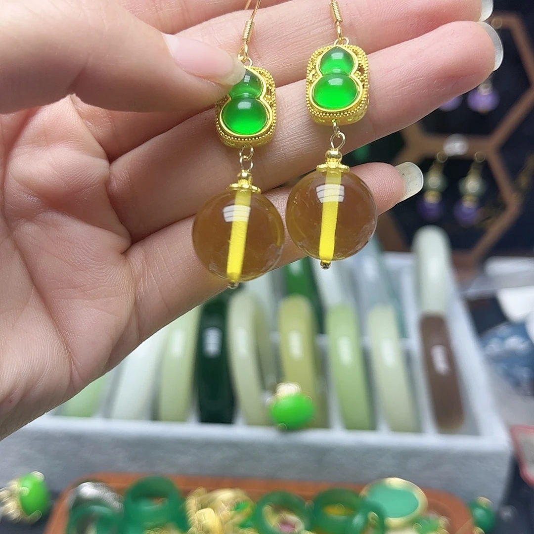 翡翠未镶嵌耳饰葫芦