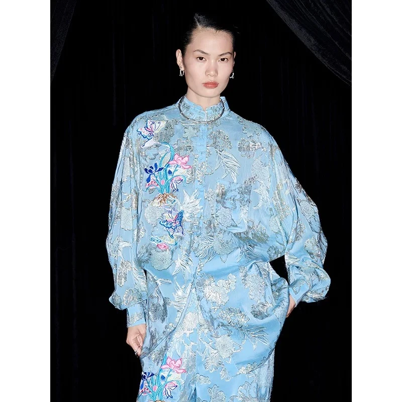 兰蝶纹刺绣立领长袖衬衫