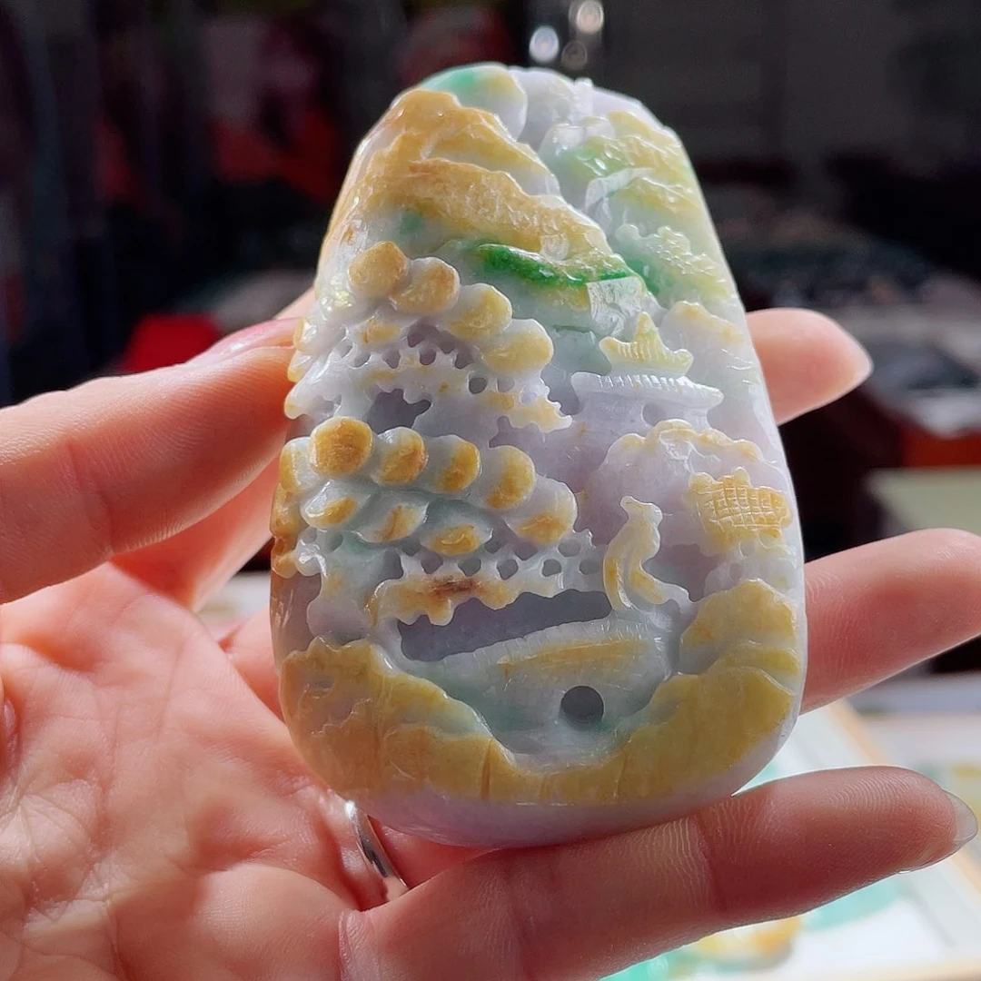 翡翠未镶嵌颈饰一个