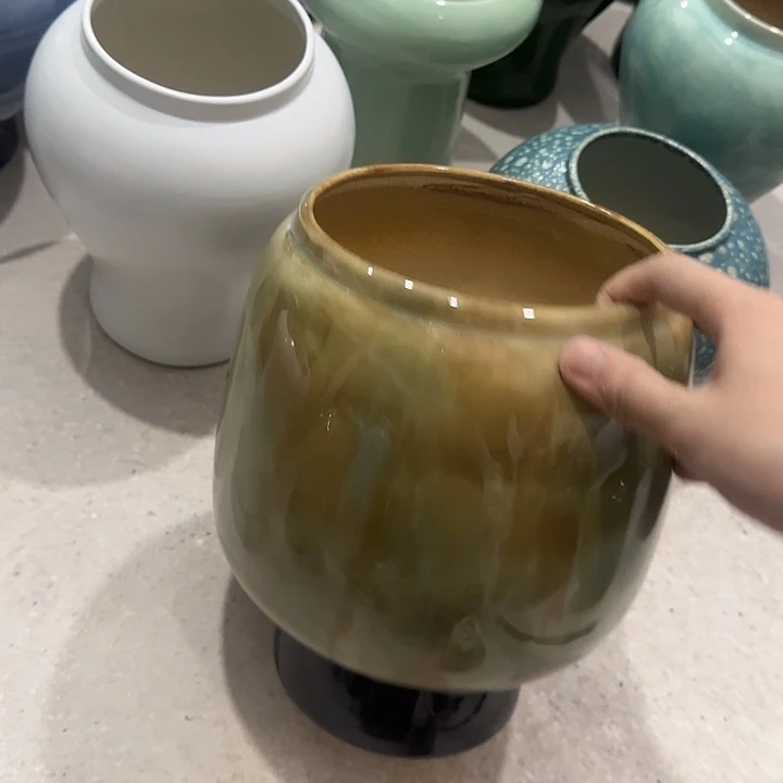 白泥花盆微瑕有孔