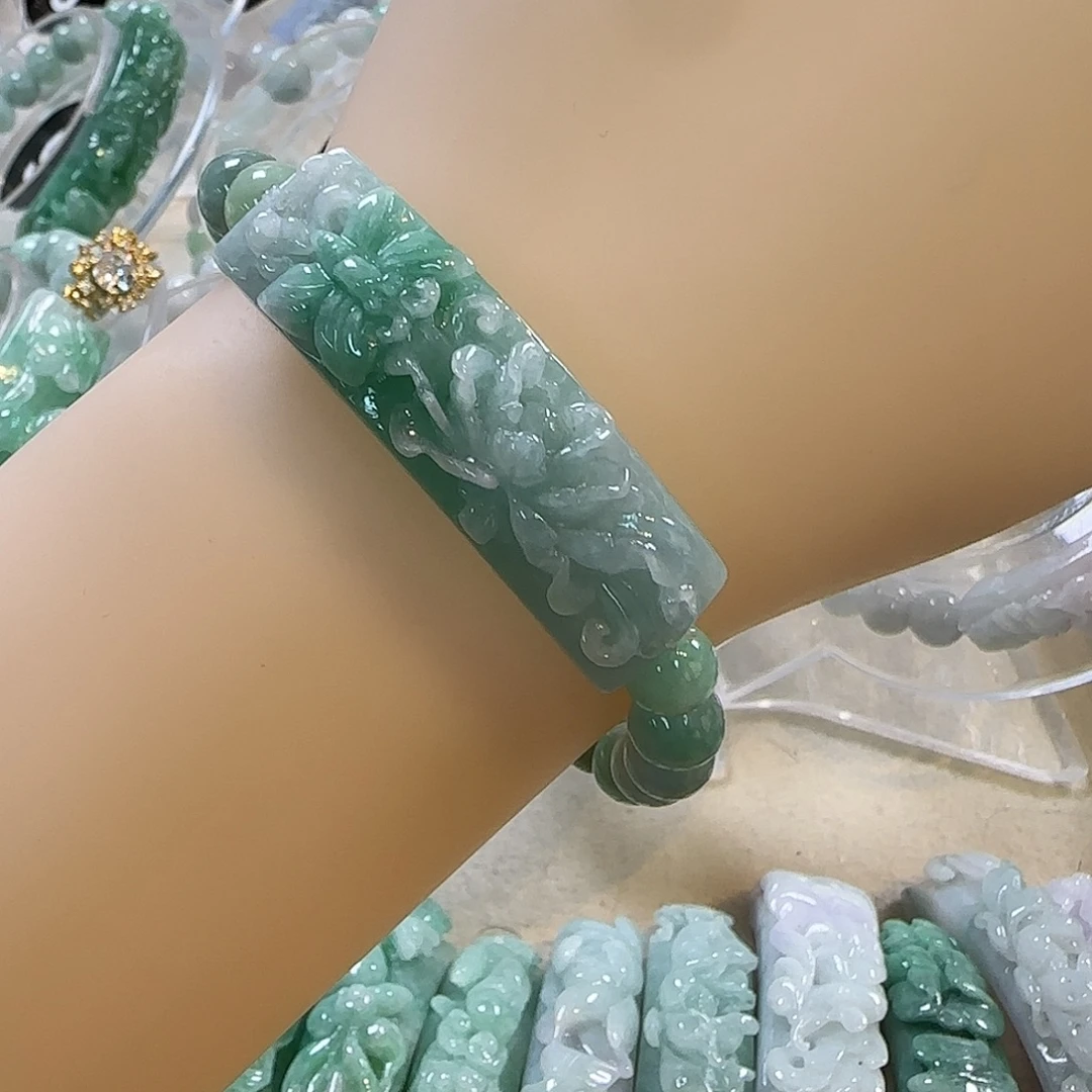 翡翠未镶嵌颈饰手牌