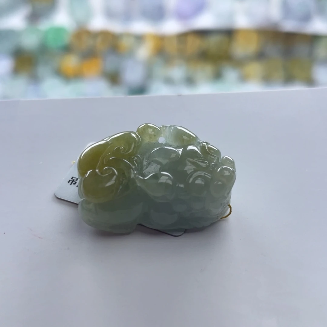 翡翠未镶嵌颈饰貔貅